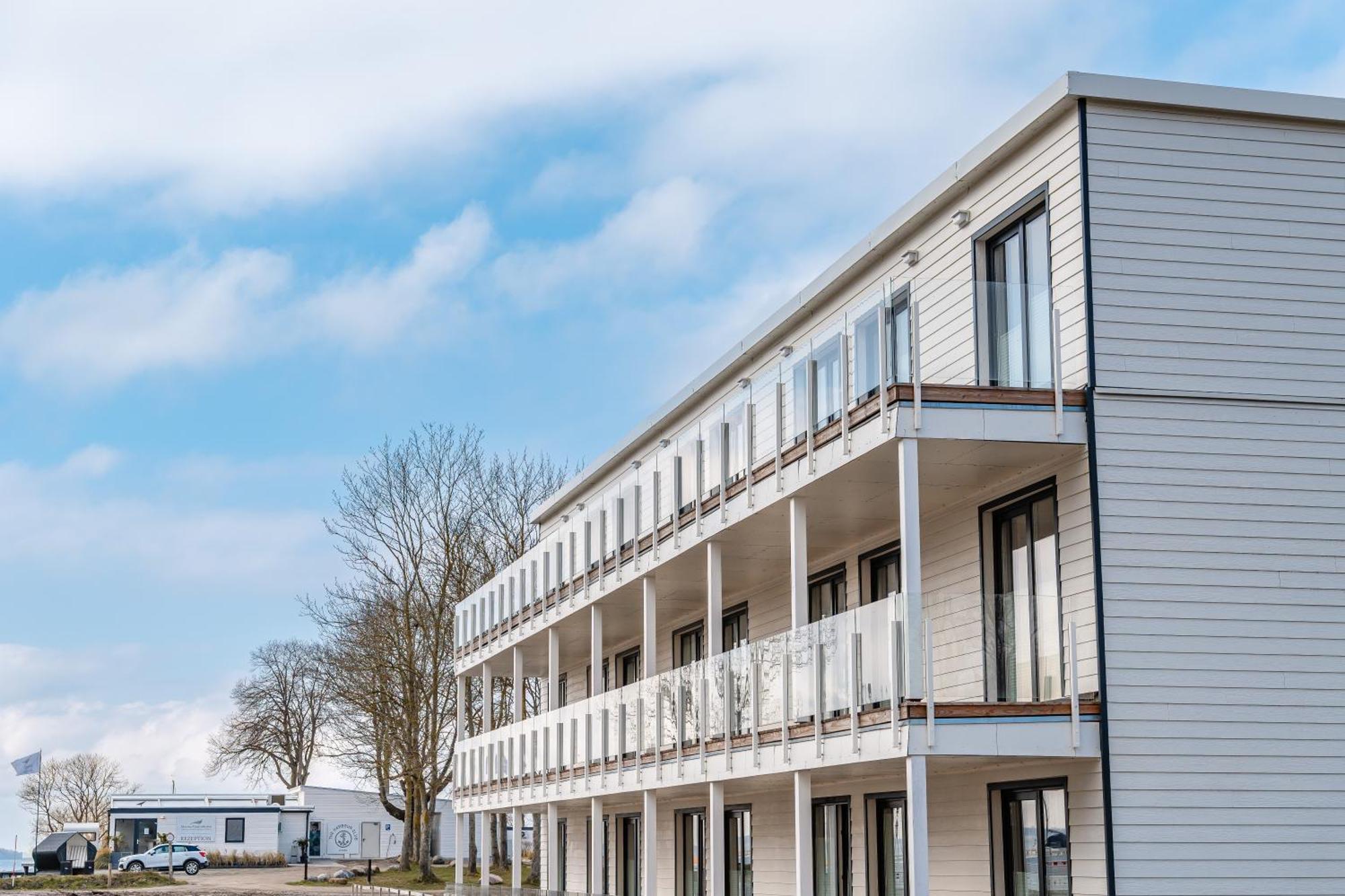 Hotel Marina Martinshafen - Lotsenhaus Neuhof  Exterior foto