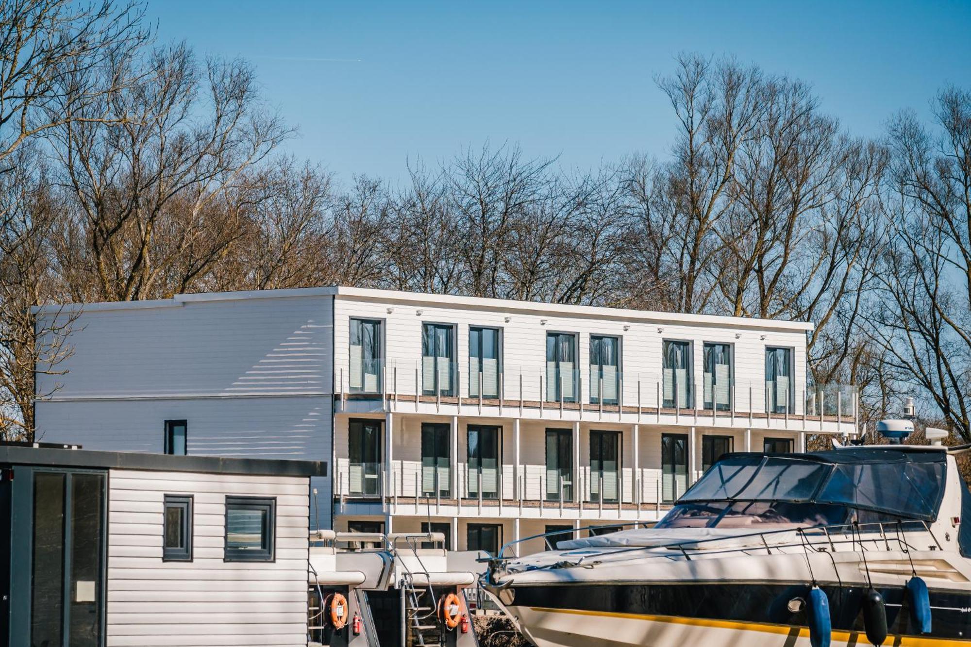 Hotel Marina Martinshafen - Lotsenhaus Neuhof  Exterior foto